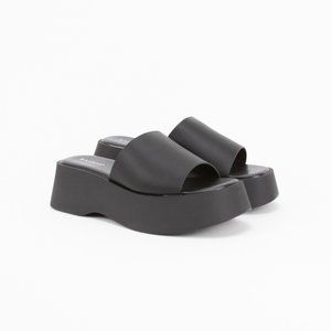 BLACK CLASSIC PLATFORM SANDALS